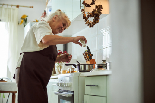 cooking-in-the-kitchen-safety-tips-for-seniors
